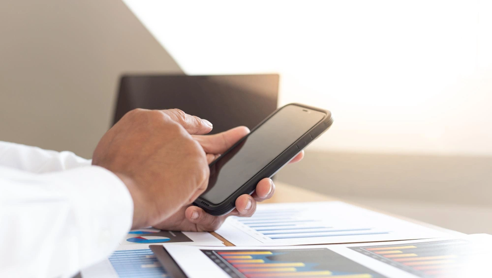 Field Audits Keep Failing? 7 Ways Mobile Apps Improve Field Team Compliance for Sales & Technicians